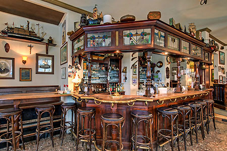Unser Tresen im Kettenkasten Tresen im Restaurant Kettenkasten Warnemünde
